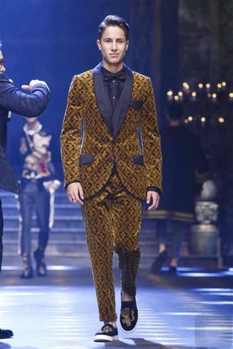 juanpa zurita pasarela dolce gabbana|Juanpa Zurita haciendo su debut de pasarela para Dolce.